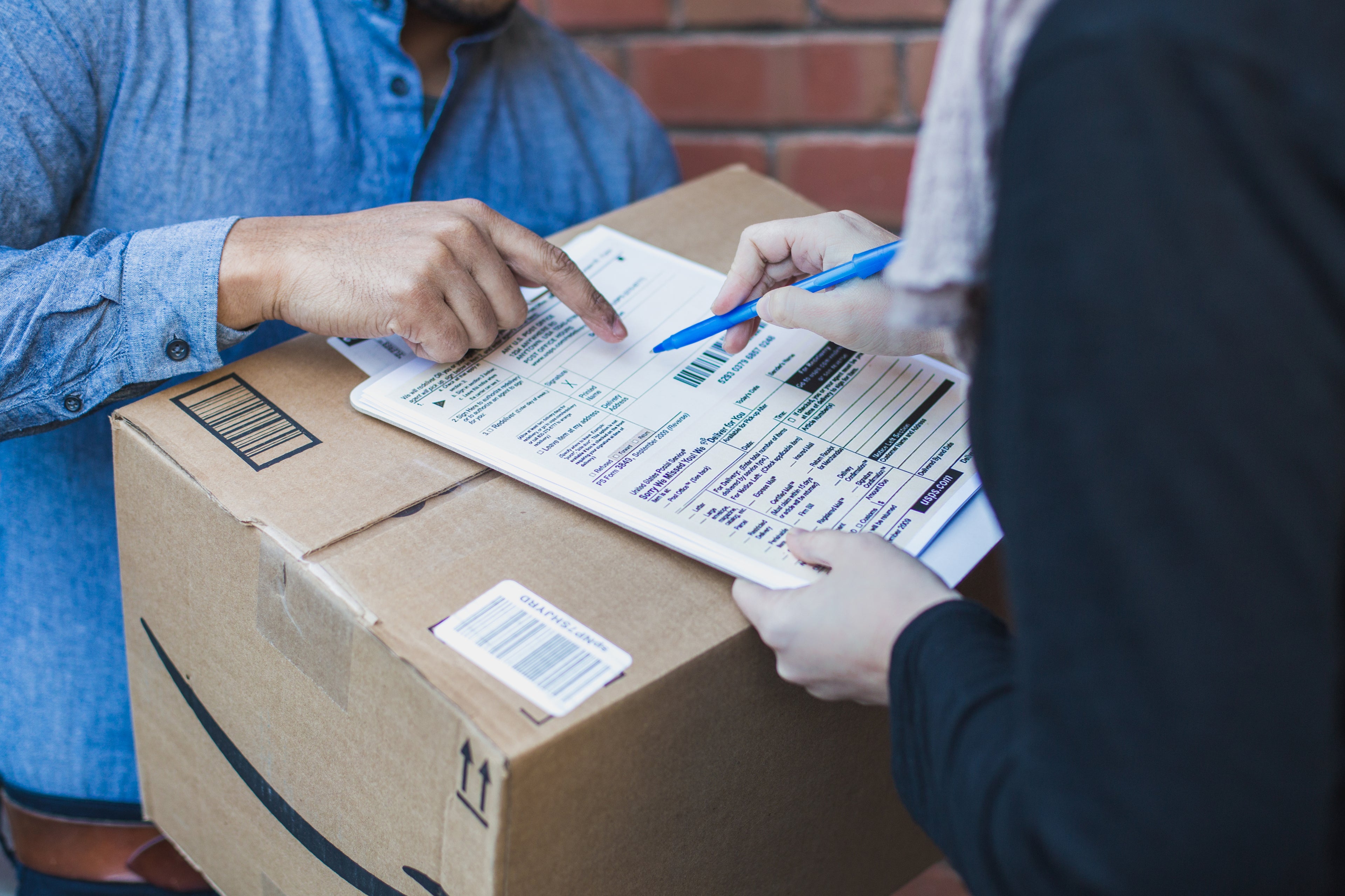 Supply chain management: ensuring smooth goods handover
Warehouse receiving and inspection with delivery documentation
Courier handing over package for customer signature
Importance of POD (Proof of Delivery) in international shipping
Two people reviewing delivery documents for an online order
Sourcing agent assisting in final product inspection and delivery
Professional procurement service covering order fulfillment to delivery
Managing logistics from factory to doorstep for clients